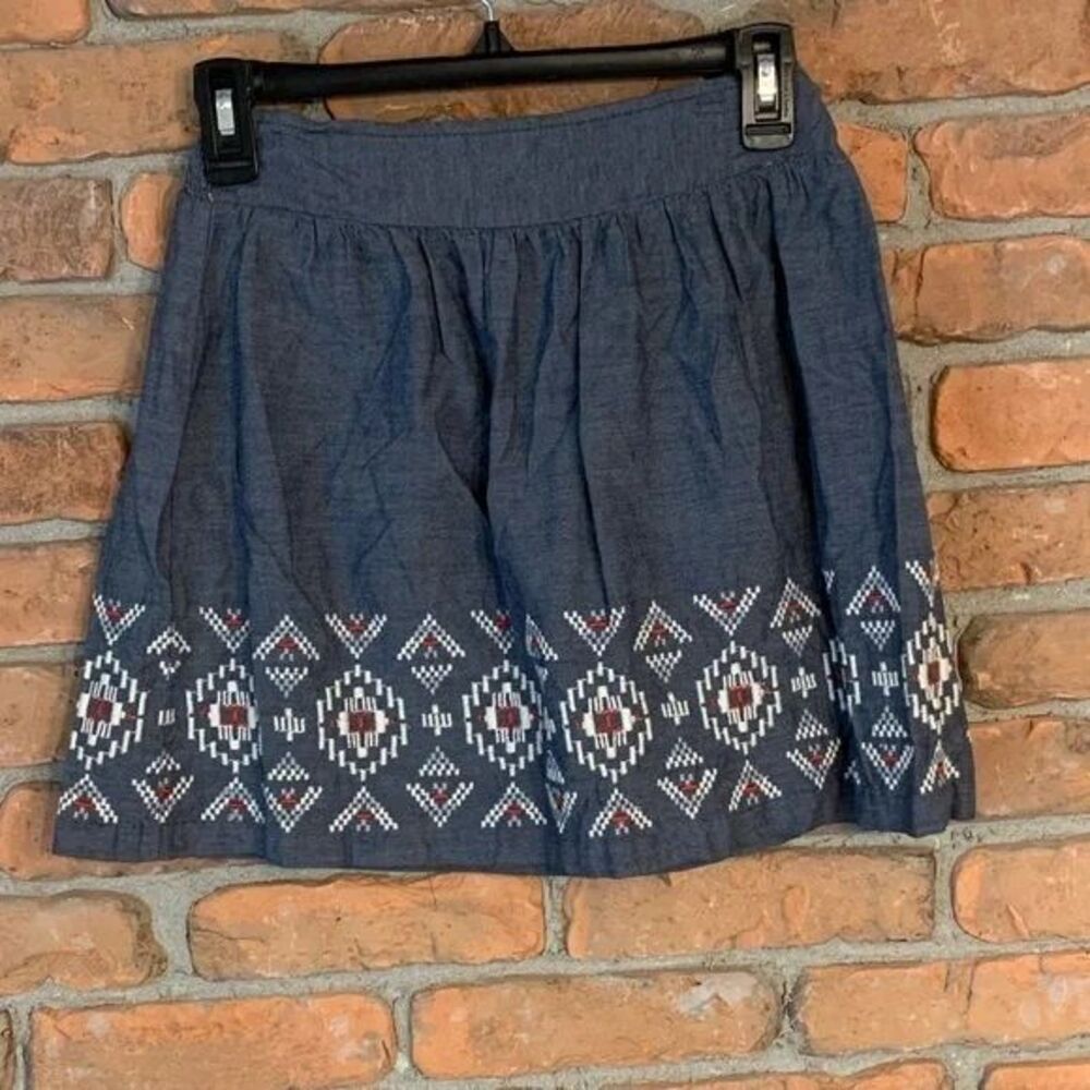 American Eagle Skirt womens XS Gray Blue Chambray Embroidered Aztec Boho Mini